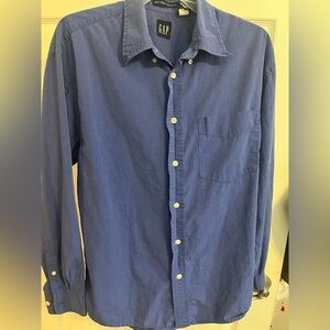 Gap classic fit button down shirt M
